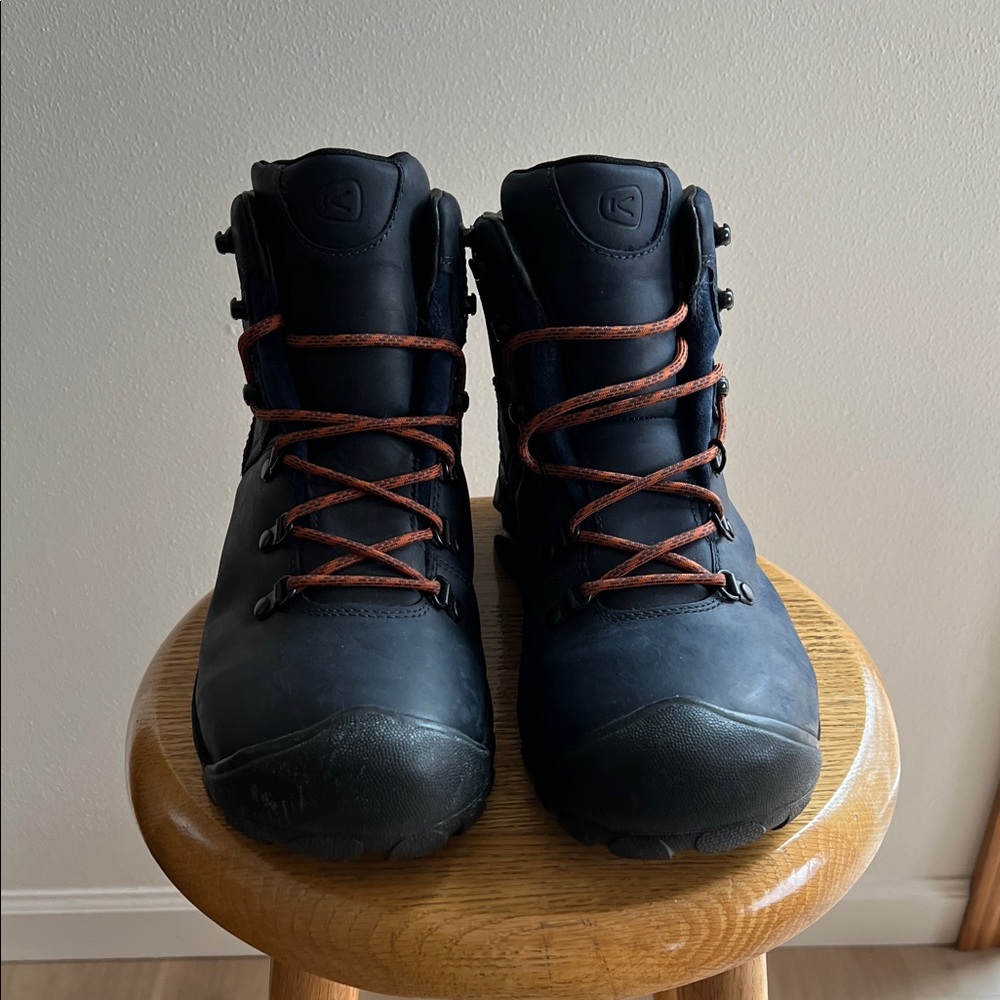 Keen, men’s Pyrenees, size 10.5